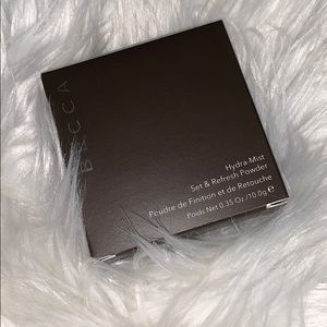Becca — Hydra-Mist Set & Refresh Powder